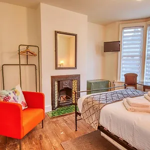 https://freedom-stays-bath-lorne-house.tophotelsbath.com