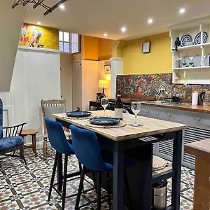 https://historic-centre-couples-retreat-1-bed-maisonette.cardiffhotelswales.com
